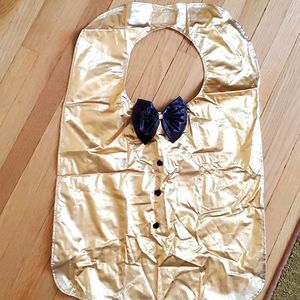 An apron only from the front or for the masquerade in gold, according to Media's